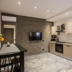 Appartement Castle Near Duomo, Milaan